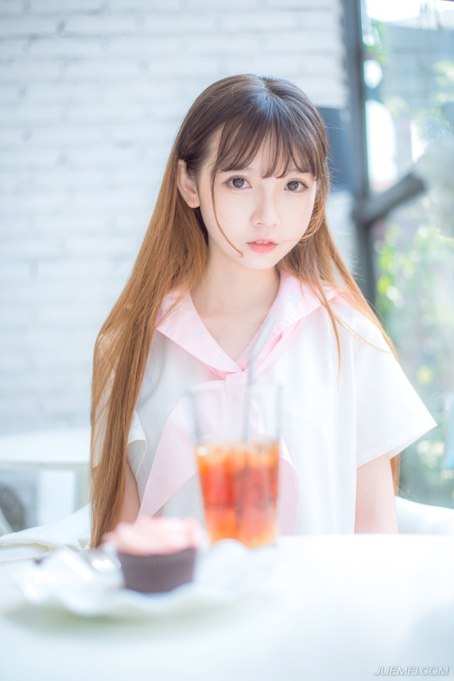“结阵！”陈到眼见对方悍然动手，只能无奈的迎战，只是陆地上训练有素的军队，此刻在水中，面对敌军的冲击却显得有些混乱不堪，甚至在对方的猛冲撞过来之前，连一个简单的阵型都无法完成。